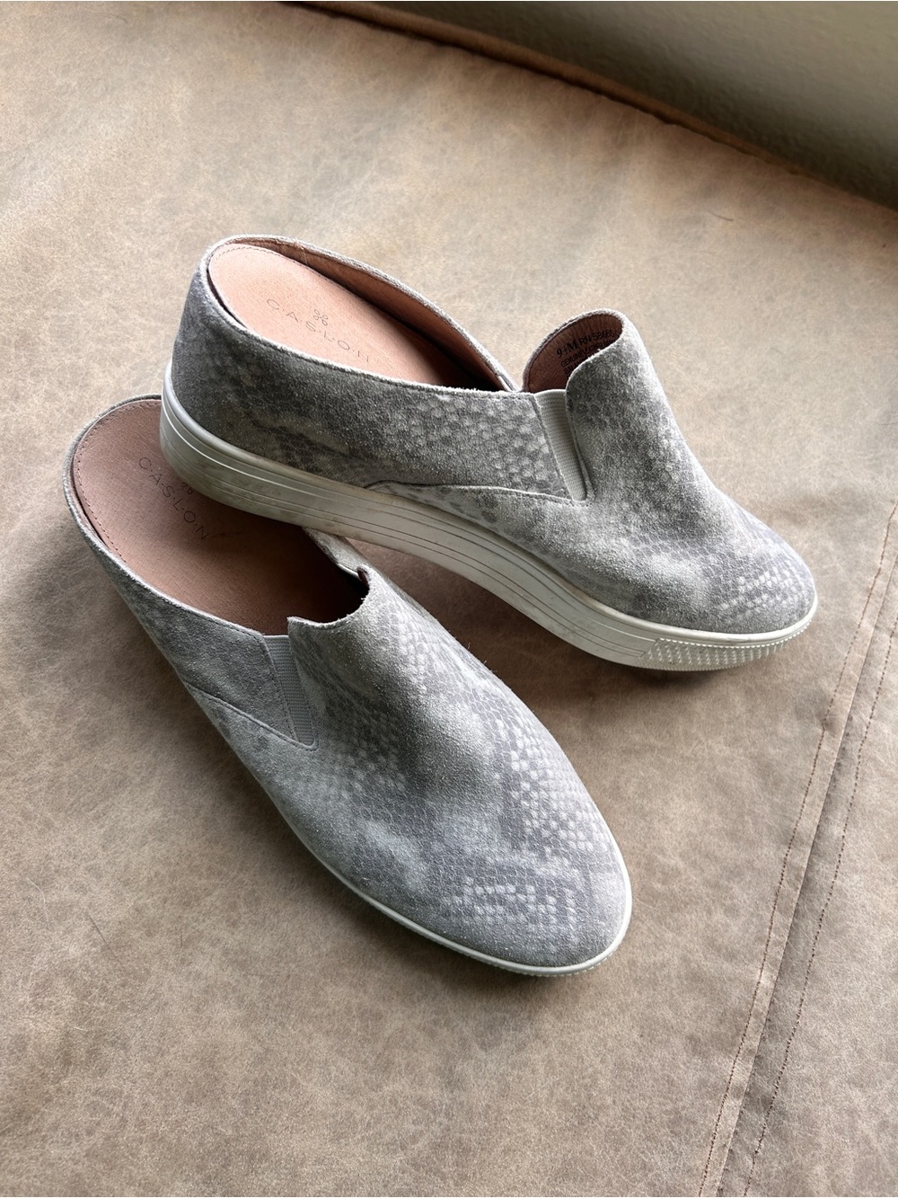 Caslon Light Gray Snake-Print Slip-On Clog Mules sz 9.5